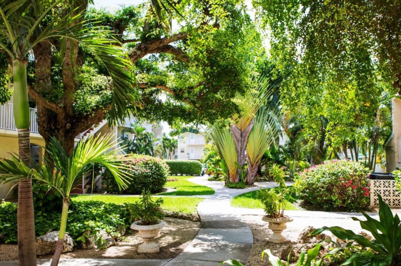 Beach Living At Plantation Village Blgs George Town Exterior photo